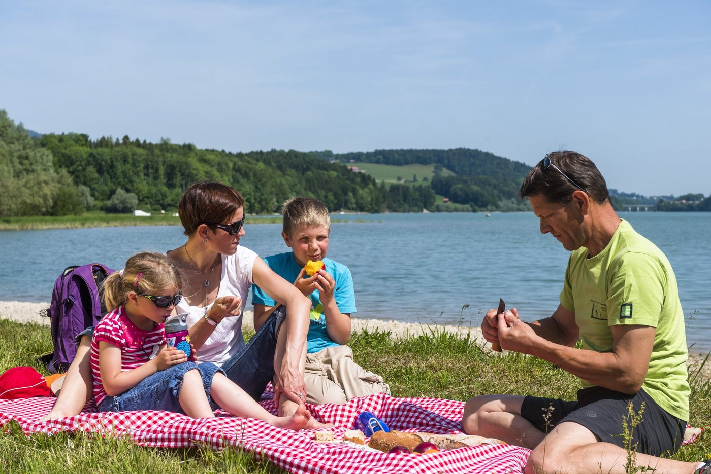 Die »Picnic Box Fribourg Region» lädt von Juni bis Oktober 2020 zu einer Auszeit im Grünen ein. (Bild zVg)