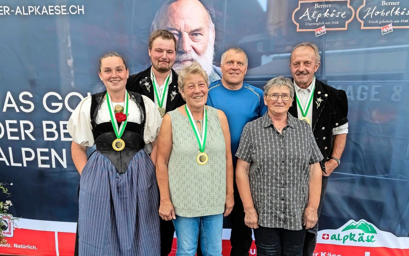 Die Kategoriensieger (v. l.): Tanja Haldemann und Christian Röthlisberger (Berner Alpkäse AOP); Monika und Martin Stähli (Berner Hobelkäse AOP); Margrit und Rudolf Jordi (Mutschli). 