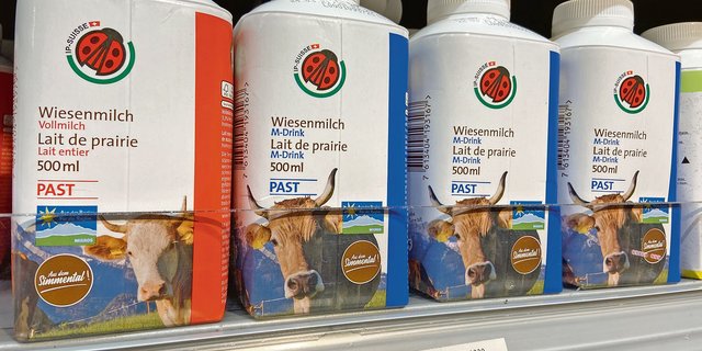 Bis Ende Jahr soll es im Migros-Regal nur noch Trinkmilch mit Käfer geben, von UHT bis Spezialmilchen. (Bild akr)