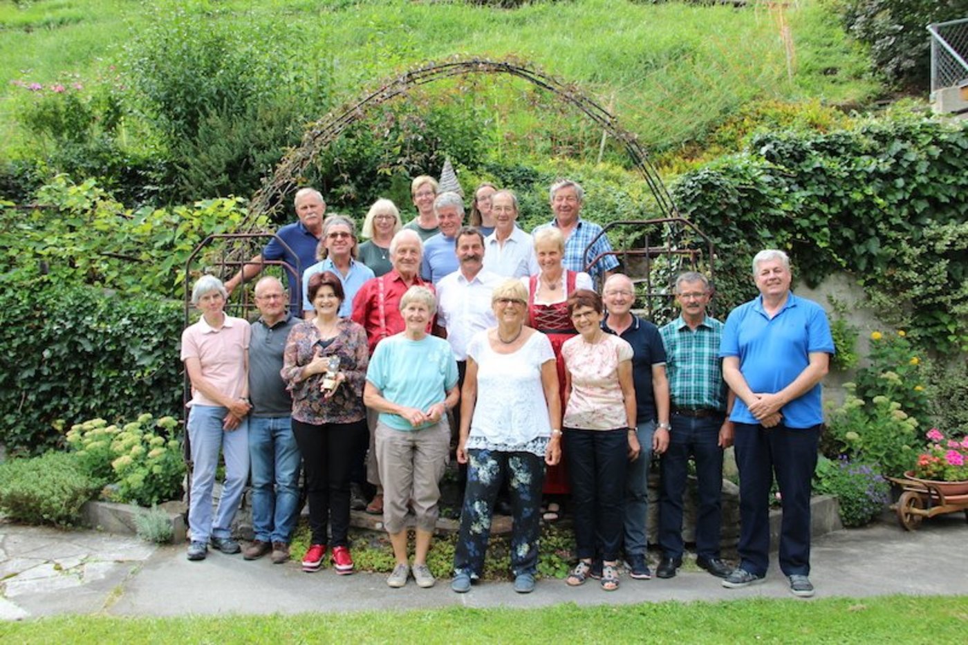 Letzte Woche folgte das Nachspiel, die Kulisse mit Brasilien nicht zu vergleichen: Die Gruppe traf sich auf dem Bielenhof von Reiseteilnehmer Alois Zgraggen und seiner Frau Silvia. (Bild Sebastian Hagenbuch)