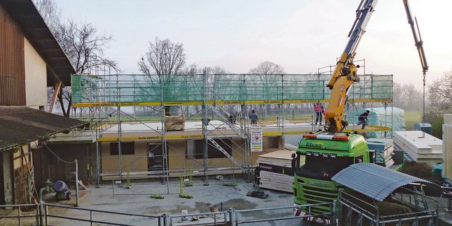 Nach dem Umzug folgte noch ein Umzug, damit das neue Wohnhaus entstehen konnte. Der Wohnteil im ersten Stock bietet eine wunderbare Aussicht auf den See. (Bild zVg)