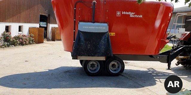 So geht es: Die App XTEND auf das Handy laden und das Bild einscannen, worauf die entsprechende Filmsequenz abgespielt wird. Weitere Sequenzen sind via Merkblatt abspielbar. (Bild Agridea)