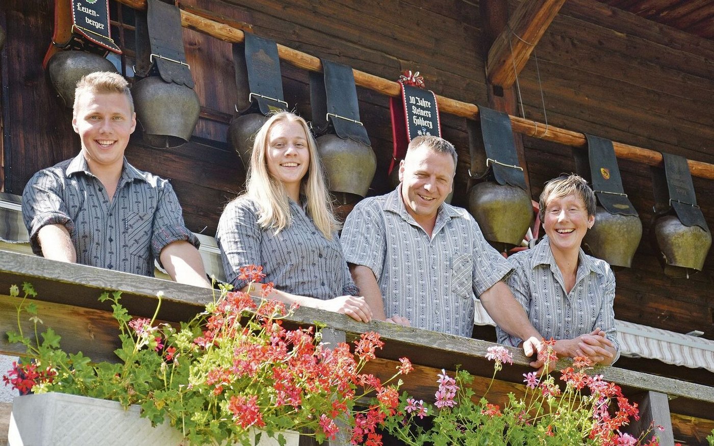 Christian und Barbara Stucki gehen dieses Jahr mit ihren Kindern Martina und Patric den 20. Sommer auf die Alp Steiners Hohberg im Schwarzseegebiet «z’Bärg».  