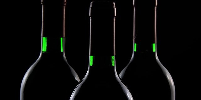 Der Weindieb war stark alkoholisiert. (Symbolbild Pixabay)