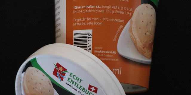 Energiewert, Gehalt an Fett, Kohlenhydraten, Eiweiss und Salz müssen in Zukunft auf den Produkten angegeben werden. (Bild Andrea Bieri)