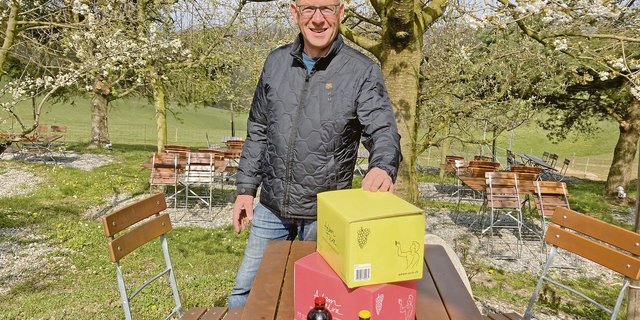 Der Buchberger Winzer Markus Simmler hat die erfrischende Traubenschorle Adam+Uva lanciert, die in roter und weisser Version erhältlich und nur leicht süss ist.(Bild Alexandra Stückelberger)