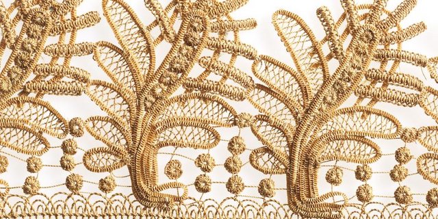 Diese Bordüre ist nicht etwa aus Gold, sondern filigran aus Stroh gearbeitet. (Bilder zVg)