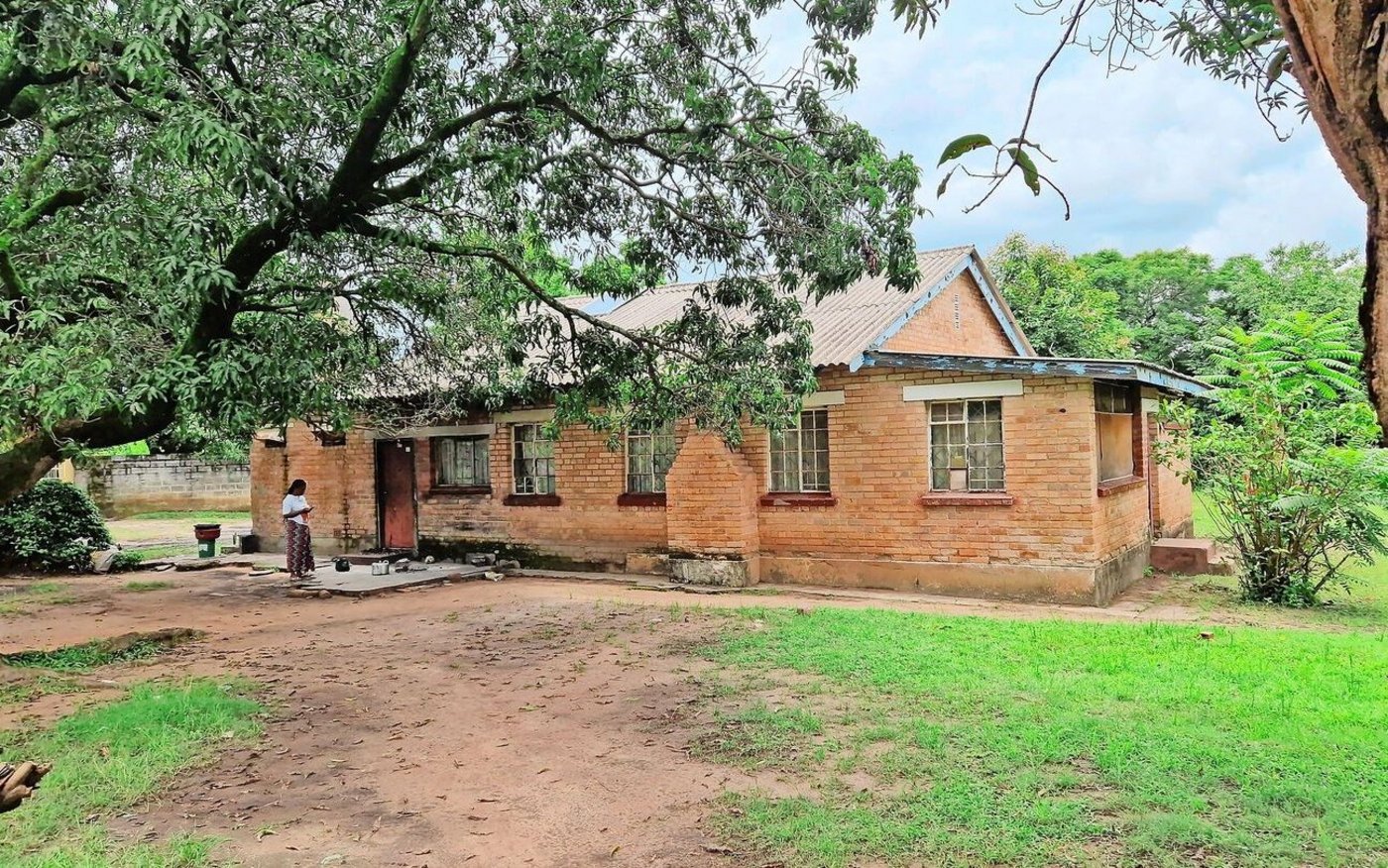 Das einstöckige Haus der Familie Zulu ist stabil gebaut, aber eher einfach eingerichtet. Es bietet genügend Platz für die sieben Personen, die dort leben. 