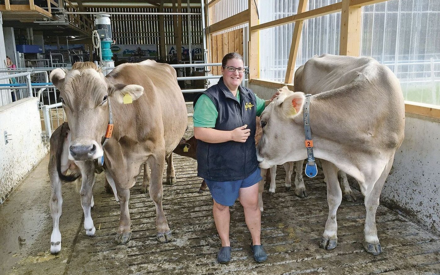 Patricia Brändle wollte muttergebundene Kälberaufzucht. Das wurde bei der Planung berücksichtigt und ist nun sowohl vom Stallbau als auch von den Arbeitsprozessen her perfekt umgesetzt. 