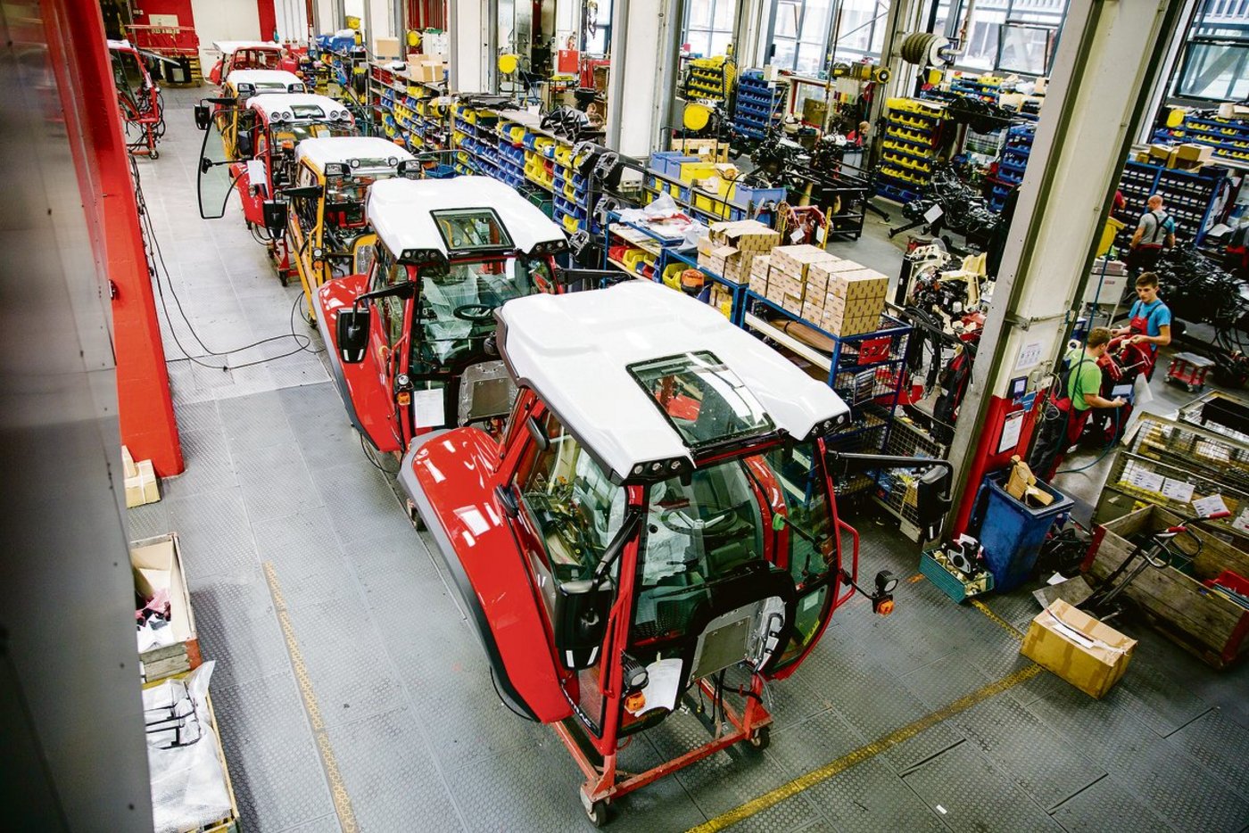 Wer einen neuen Traktor bestellt hat, muss sich wegen der Corona-Pandemie in Geduld üben. Auch bei Lindner wurde die Produktion vorübergehend eingestellt. (Archivbild Mareycke Frehner)