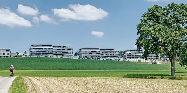 Der Druck auf gutes Kulturland hält unvermindert an, vor allem in Entwicklungsgebieten wie im Raum Sempachersee. (Bild Josef Scherer)