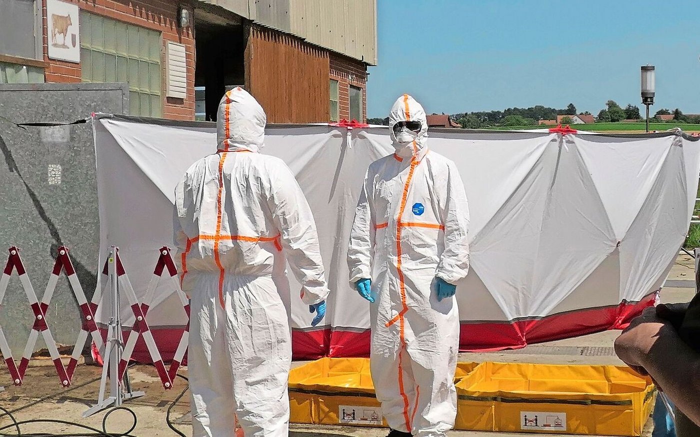 Für den Eintritt in Zone Rot war das Tragen von Schutzanzügen und Atemschutzmasken obligatorisch.