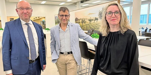 Regierungsrat Beat Tinner, Geschäftsführer Bruno Inauen und Claudia Brunner, Fachfrau Finanz- und Rechnungswesen. 