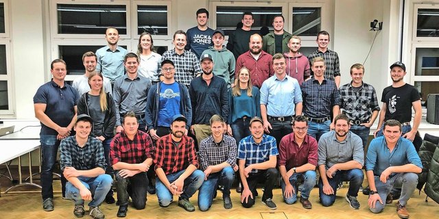 Die Absolvent(innen) der BLS1 am LBBZ Schluechthof.