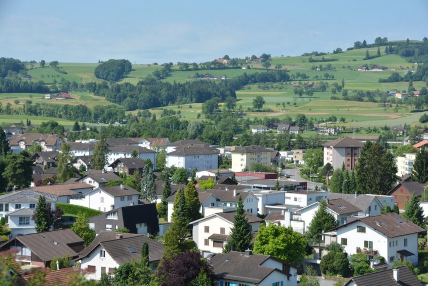 In der Schweiz wird viel gebaut, auch in Sursee (LU). (Bild Josef Scherer)