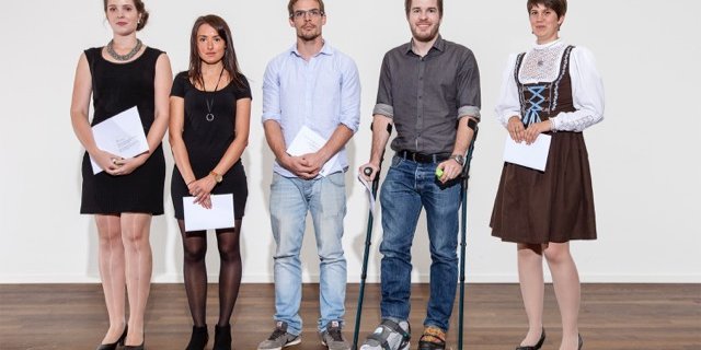 Die ausgezeichneten Preisträgerinnen und Preisträger (v.l.n.r): Ramona Maurer (Sonderpreis für hervorragende Bachelor-Thesis BSc Lebensmitteltechnologie), Lidia Rossel (Bestleistung BSc Lebensmitteltechnologie), Philipp Egloff (Hervorragende Leistung BSc Forstwirtschaft), Benjamin Scherer (Gesamt-Bestleistung Bachelorstudium; BSc Forstwirtschaft) sowie Conny Susanna Bleuler (Bestleistung BSc Agronomie). Rahel Müller (Bestleistung MSc in Life Sciences) nicht im Bild. (Bild Hafl)