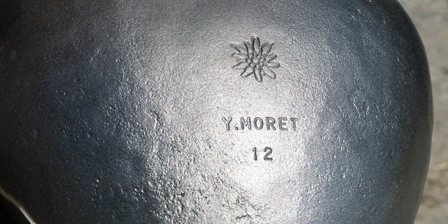 In vielen Arbeitsgängen schmiedete Yan Moret aus Fully VS (Porträt im ganz unten stehenden Artikel) diese 23 Zentimeter hohe Treichel, die zweitgrösste aus seinem Angebot von elf Grössen. (Bild Benildis Bentolila)