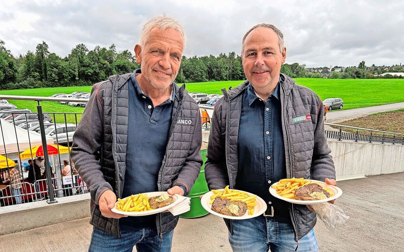Stefan Felder (l.) und Dominic Eggel genossen die Feier.