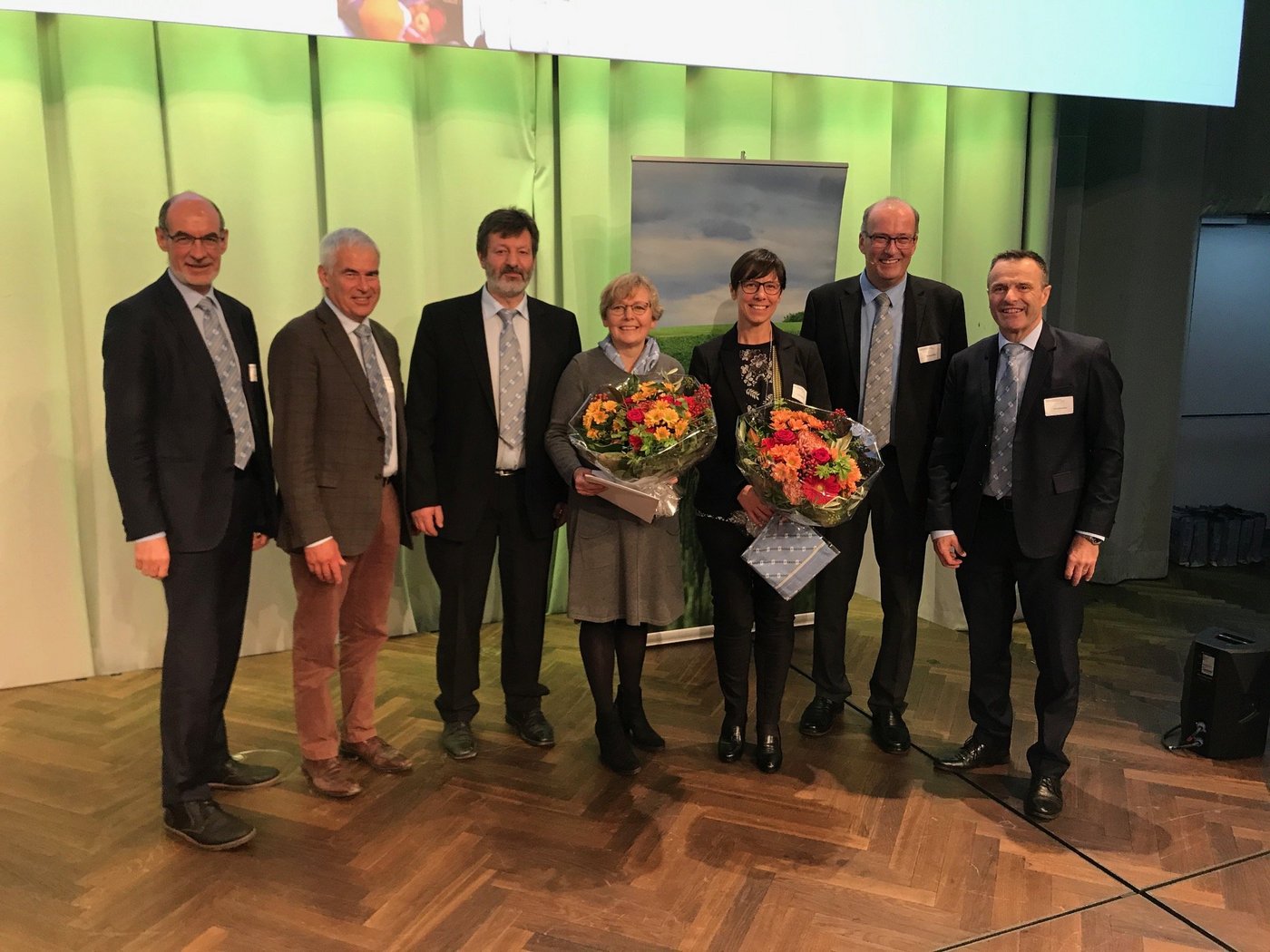 Stabwechsel im Vorstand: Die erste weibliche Vizepräsidentin des Verbands, Christine Bühler, wird verabschiedet, ihren Part übernimmt neu die Neuenburgerin Anne Challandes (3.v.r.). (Bild akr)