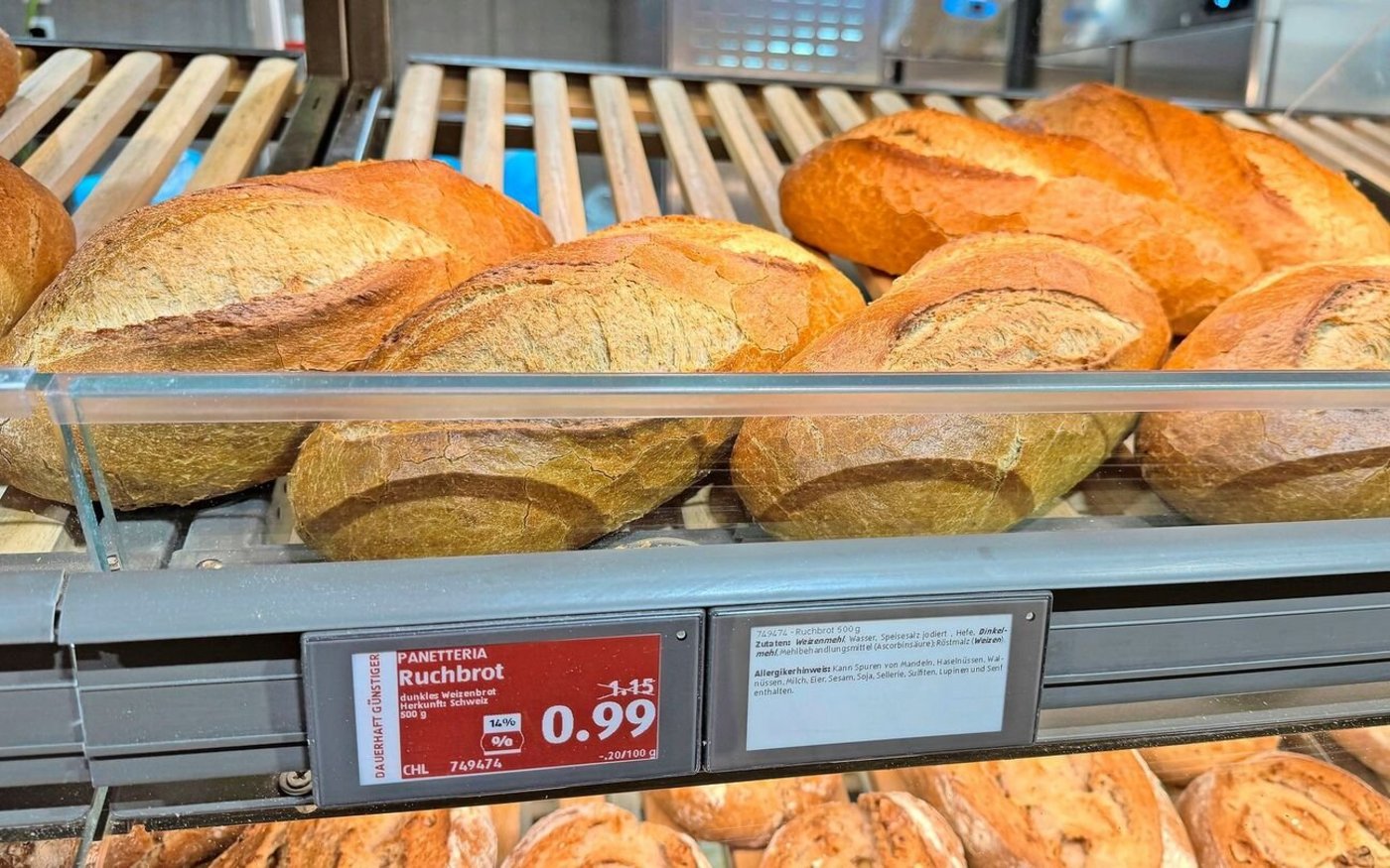 Mitte Oktober senkte Aldi Suisse kräftig die Preise für einige Lebensmittel. Seitdem kostet das «Pfünderli» weniger als einen «Stutz».