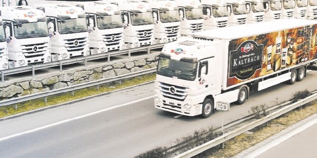 Emmi-Lastwagen unterwegs: Dass die Abhängigkeit zwischen dem In- und Ausland wächst,  liegt nicht zuletzt an den Fortschritten beim Transport. (Bild Emmi)