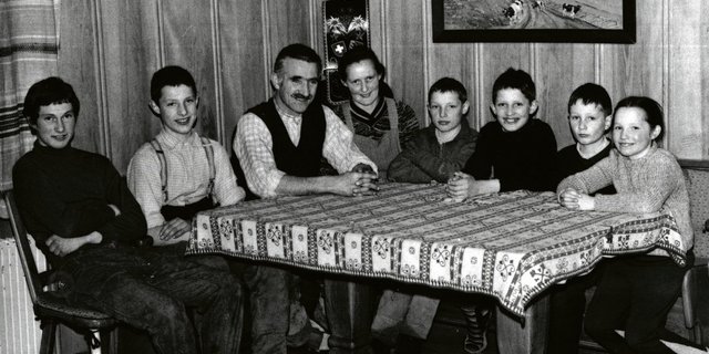 Daniel und Anna Fankhauser aus Grosshöchstetten BE mit ihren sechs Kindern. Links der älteste Sohn Jakob, der die Farm heute in Kanada weiterführt. Das Bild entstand zirka 1976. (Bilder Familie Fankhauser)