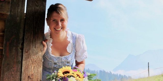 Claudia Aebersold aus Diemtigen BE wird Teil des neuen Land-Liebebuchs. (Bilder zVg)