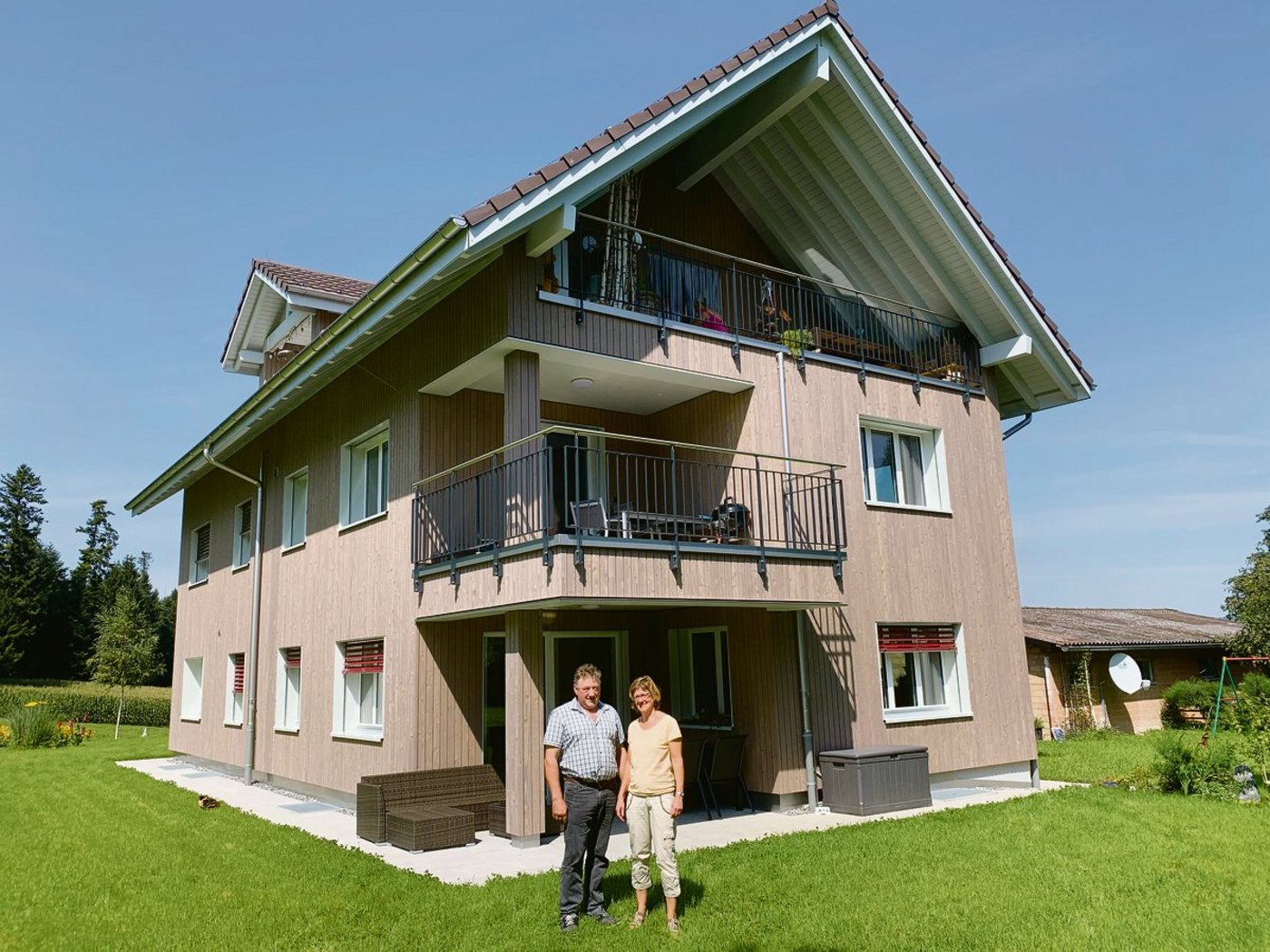 Das neue Wohnhaus von Adolf und Marianne Koller, fast ausschliesslich mit eigenem Holz gebaut. (Bilder Josef Scherer)