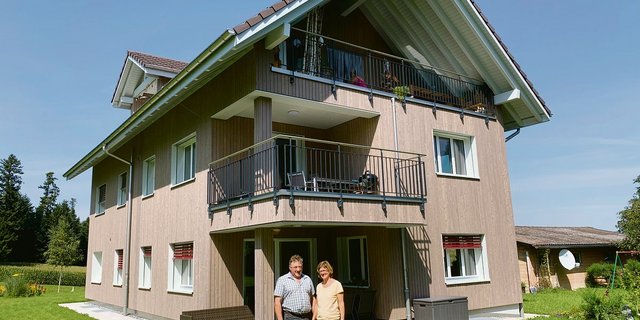 Das neue Wohnhaus von Adolf und Marianne Koller, fast ausschliesslich mit eigenem Holz gebaut. (Bilder Josef Scherer)