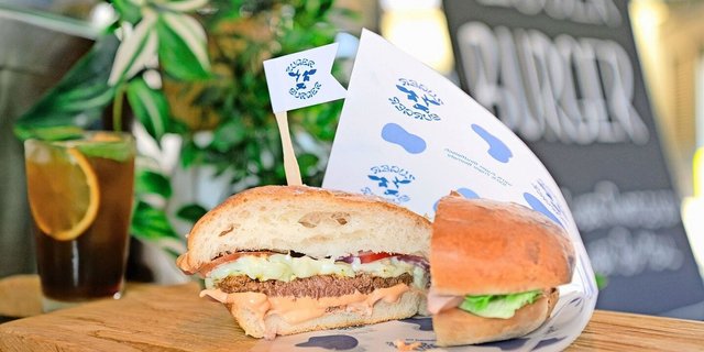 Der Zuger Burger, ein regionales Produkt, das Jung und Alt überzeugen soll.