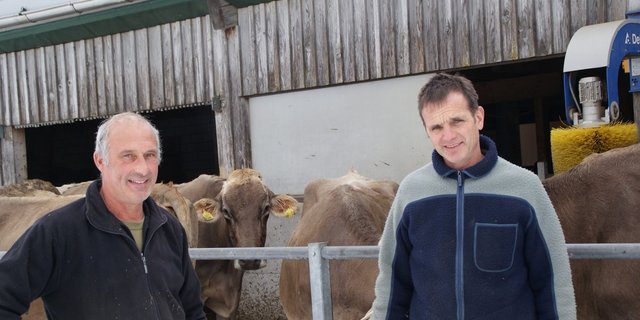Haben aus zwei kleinen einen grossen Bauernhof gemacht: Josef Gämperli (links) und Othmar Thalmann. (Michael Götz)