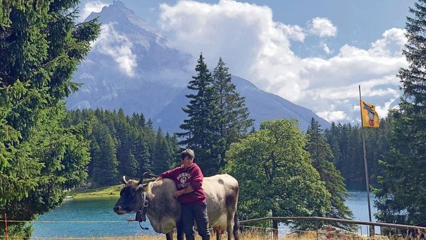 Barbara Schilter verarbeitet bei der Sennhütte die Milch von 17 Kühen. Sie betreut nicht nur Tiere, sondern bewirtet auch Gäste. Ihr Tag beginnt morgens um fünf und endet abends mit dem Alpsegen.	