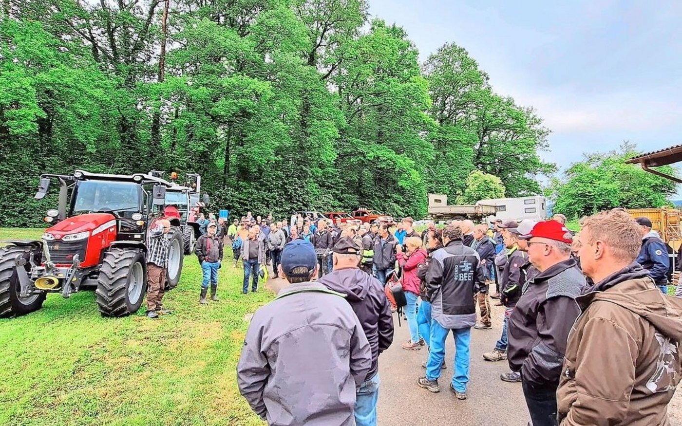 Ostschweizer Rübenpflanzer trafen sich auf dem Betrieb von Patrik Eicher in Basadingen. Dort erhielten sie eins zu eins Tipps für eine erfolgreiche Anbausaison. 