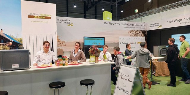 Treffpunkt Suisse Tier: Am Stand der Junglandwirte Zentralschweiz bei den Luzerner Bauern wird zurück, aber auch nach vorne geschaut. 
