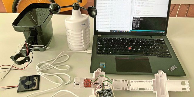 Die im Handel erhältliche Wetterstation wurde von Lorenz Tschumi aufgepeppt und zum Laufen gebracht.   