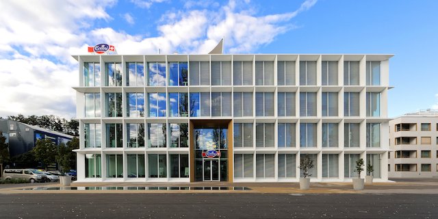 Zwar musste Emmi etwa höhere Transportkosten in den USA schultern. Doch der Milchverarbeiter setzt zugleich noch stärker auf hochwertige Markenprodukte, bei denen er mehr Marge einheimsen kann. (Bild Emmi)