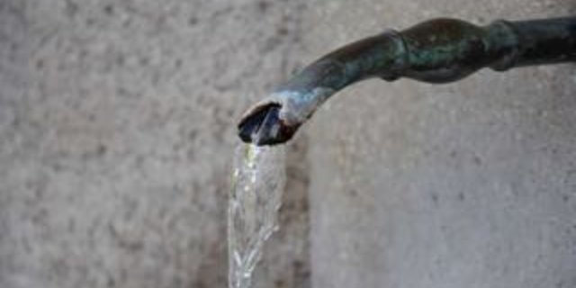 Auf vielen Alpen läuft kein Wasser mehr aus dem Brunnen,  die Wasserquellen sind versiegt. (Archiv BauZ)