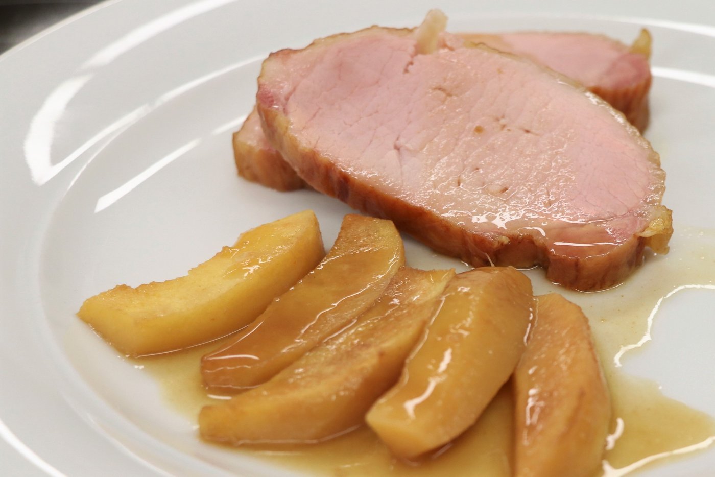 Die Quitten sind eine wunderbare, saisonale Beilage zu Rippli. (Bild Ruth Aerni)