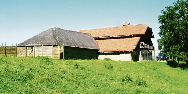 Die Alphütte l’Averney erfüllt die Bedürfnisse für die Hirschzucht nicht mehr. (Bilder fo)