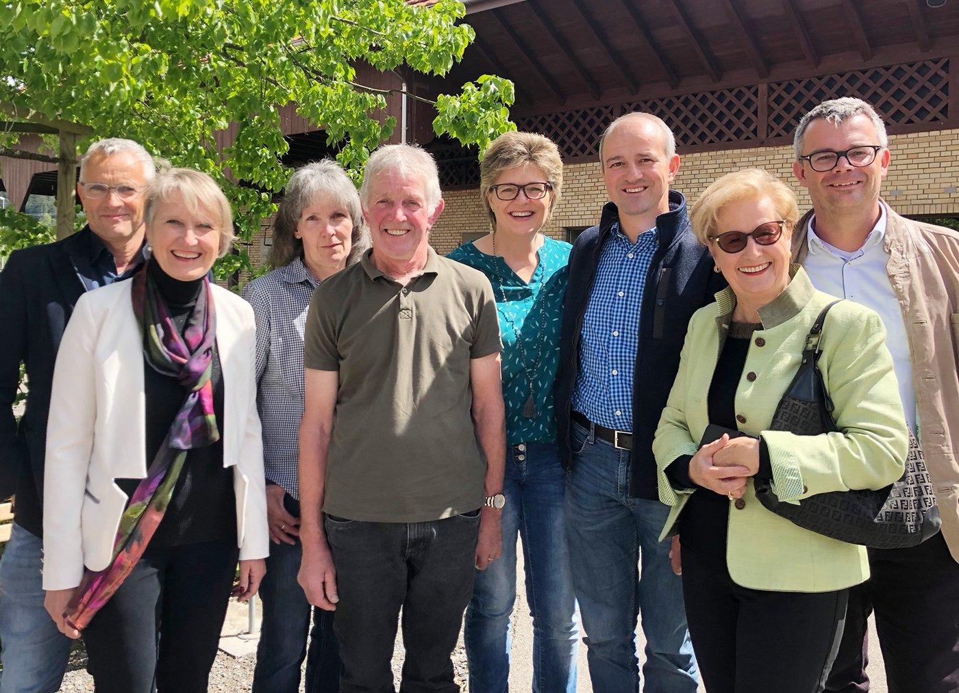 Von links nach rechts: Stiftungsrat Balz Käppeli, Stiftungsrätin Caroline Somma, Pächterin Margrith Bernet, Pächter Josef Bernet, Pächterin Bettina Nussbaumer, Pächter Andreas Nussbaumer, Stiftungsrätin Ursula Burger, Stiftungsratspräsident Rolf Thumm. (Bild zVg)
