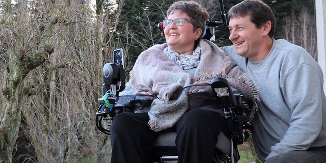 Bruno Müller unterstützt seine Kathrin in allen Bereichen. (Bild Ruth Aerni)