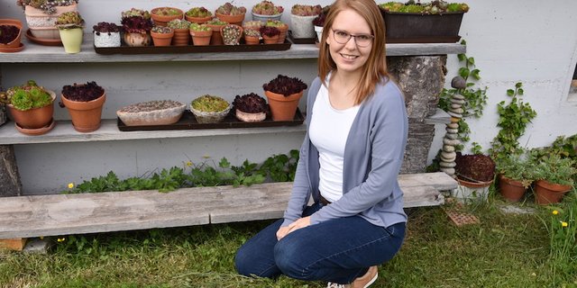Sobald die Kühe auf der Alp sind und Corona es zulässt, will Maria Stadelmann ihren Abschluss mit der Familie feiern. (Bild Barbara Heiniger)