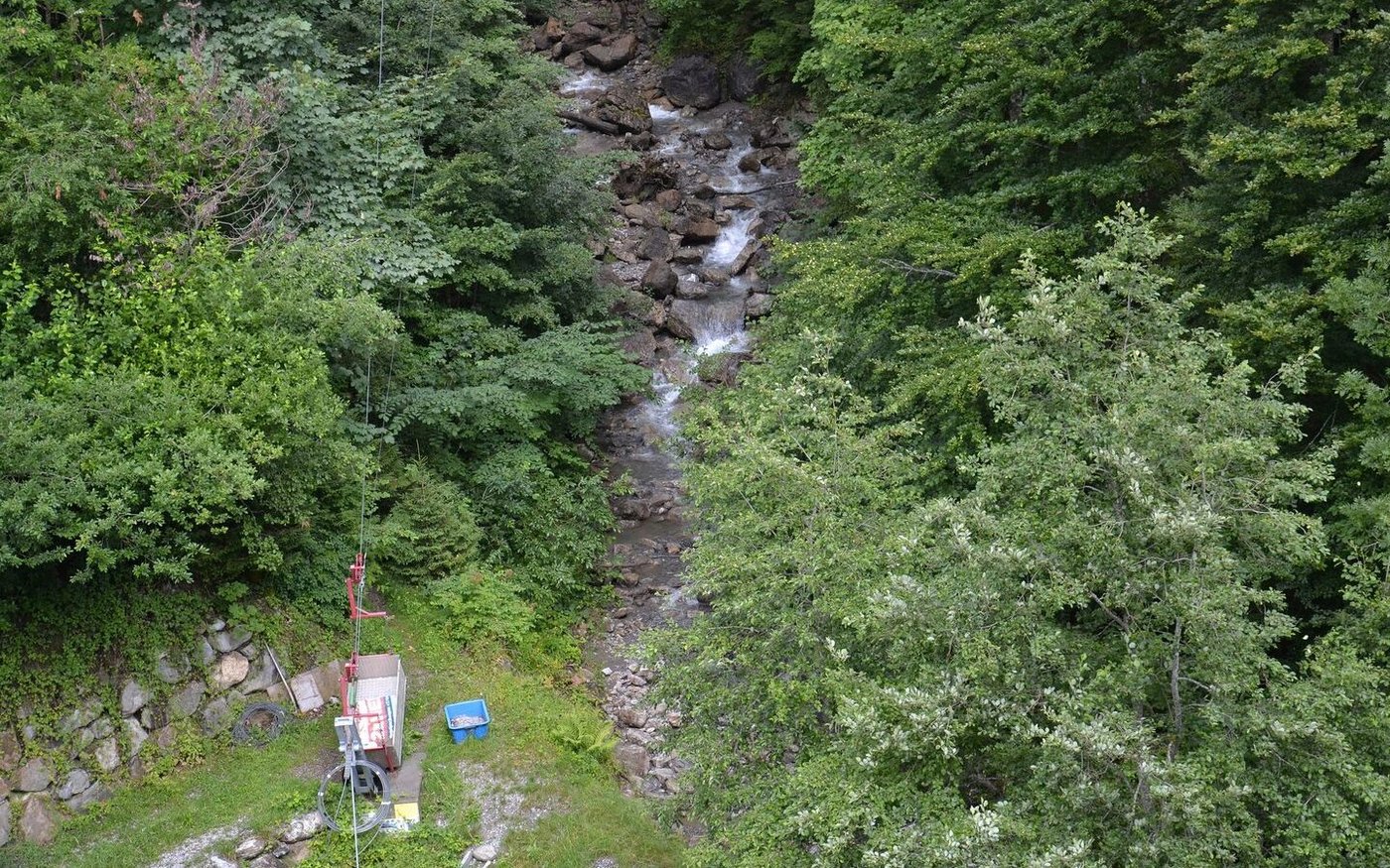 Kleine Transport-Seilbahnen wie diese sind für die Crew ein grosses Hindernis, weil sie sehr schlecht zu erkennen sind. 