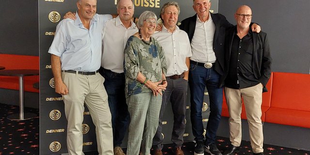 Die Gründer an der Filmpremiere: v. l. Rudolf Weber, Heinz Schwab, Elisabeth Luder (Frau von Hans Luder der 2019 verstorben ist), Andreas Stalder, Daniel Niklaus, Fritz Rothen. Es fehlt Arthur Schwab, der 2018 verstorben ist.