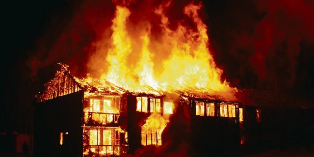 Medienwirksam werden Landwirte angezeigt, bei denen Tiere durch einen Stallbrand umgekommen sind. Zum schmerzlichen Verlust kommt für die betroffenen Bauernfamilien die Ungewissheit hinzu, die eine solche Strafanzeige mit sich bringt. (Symbolbild Pixabay)