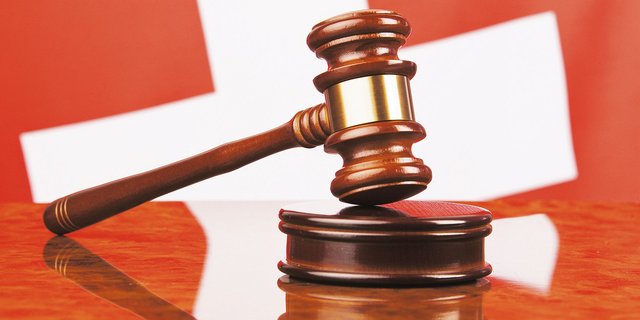 Die Rechtsexperten der Versicherung schätzen die Prozesschancen und -risiken ein und besprechen das weitere Vorgehen mit dem Versicherten. (Bild AdobeStock)