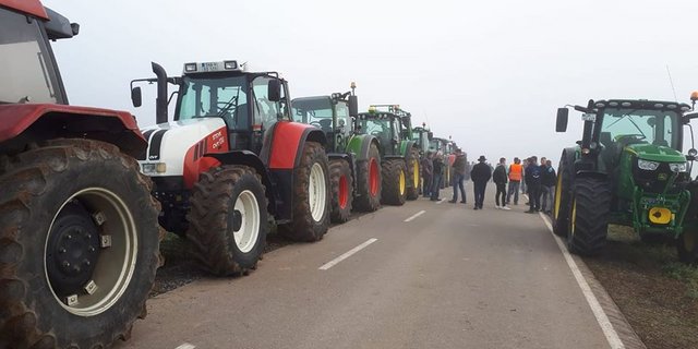 "Land schafft Verbindung" will Konsumenten für die schwierige Lage der Bauern in Deutschland sensibilisieren. (Bild Land schafft Verbindung / Facebook)