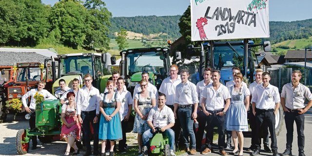 Die Freude über den erfolgreichen Abschluss ist den frischgebackenen Landwirtinnen und Landwirten deutlich anzusehen. (Bild zVg)