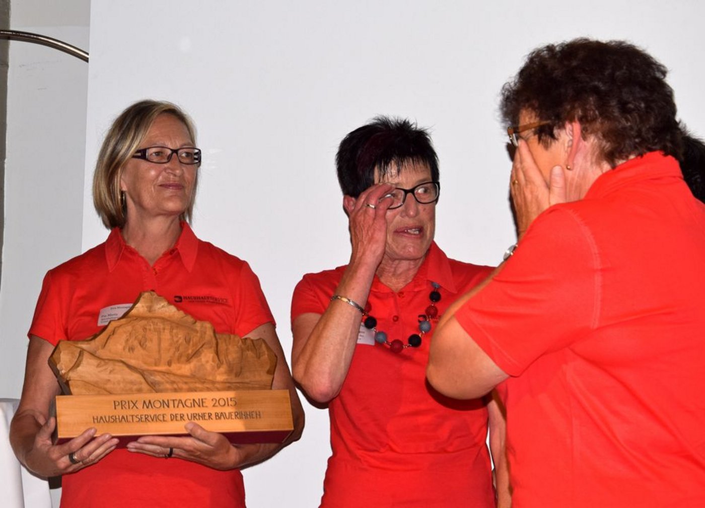 Grosse Rührung bei der Delegation der Urner Bäuerinnen. (Bild jw)