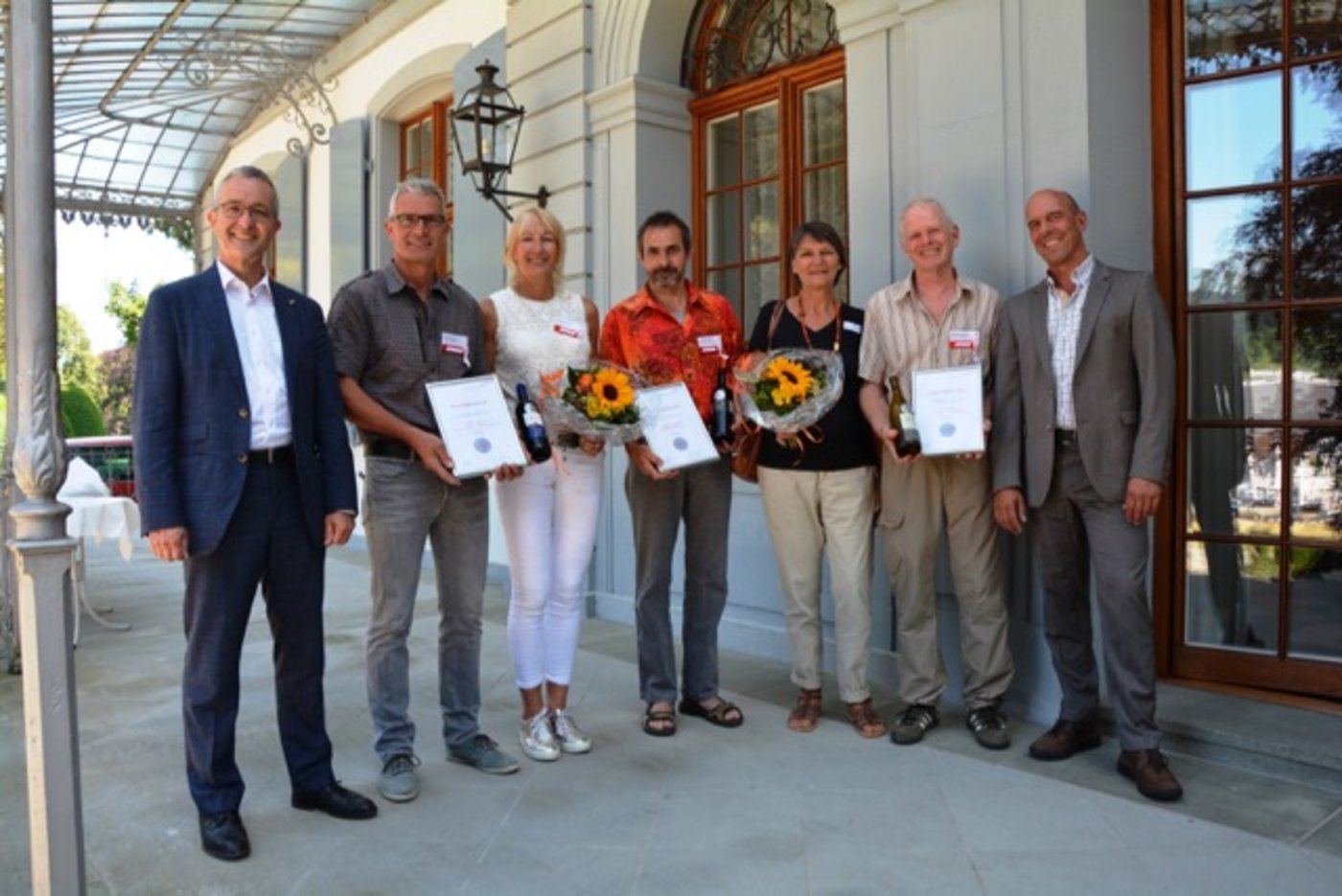 Regierungsrat Thomas Weber, die Sieger: Peter und Andrea Strübin (Maisprach), Ueli Bänninger (Aesch), Ruth und Claude Chiquet (Ormalingen) sowie Lukas Kilcher, Leiter Ebenrain (von links). (Bild zVg)